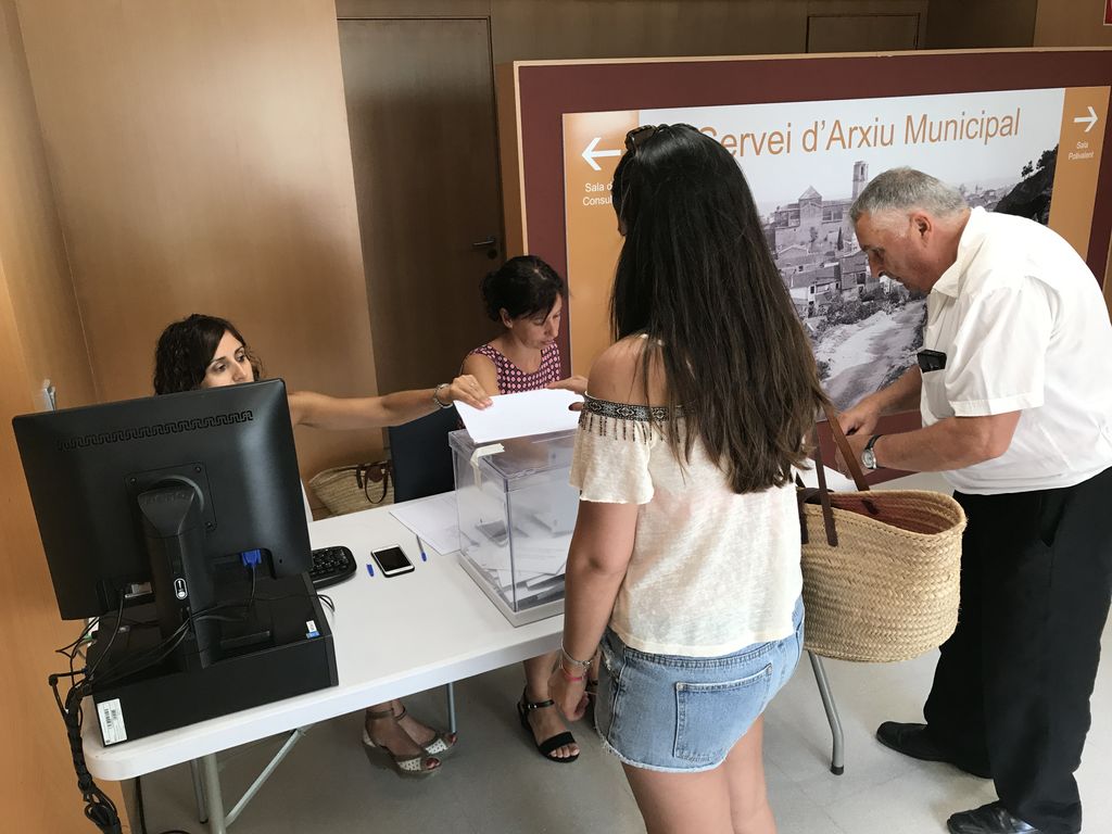 Participació del 10,03% fins les 18 h a la consulta popular de l'Escultor Clarà