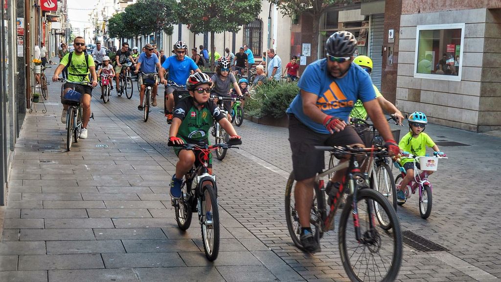 La pedalada obre els actes de la Setmana de la Mobilitat, que divendres al matí tallarà el trànsit davant les escoles