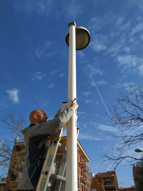 Instal·len captadors a diferents punts del poble per mesurar la contaminació provocada pel trànsit