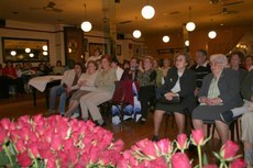 Els alumnes de l'Escola d'Adults celebren Sant Jordi         