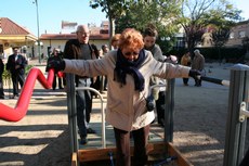 Inauguren l'espai lúdic per a la gent gran del parc de can Campassol         