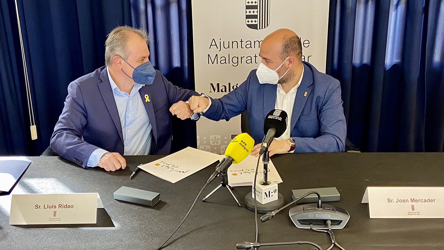 El director de l'ACA i l'alcalde han formalitzat aquest matí l'acord. Foto. AjMalgrat.