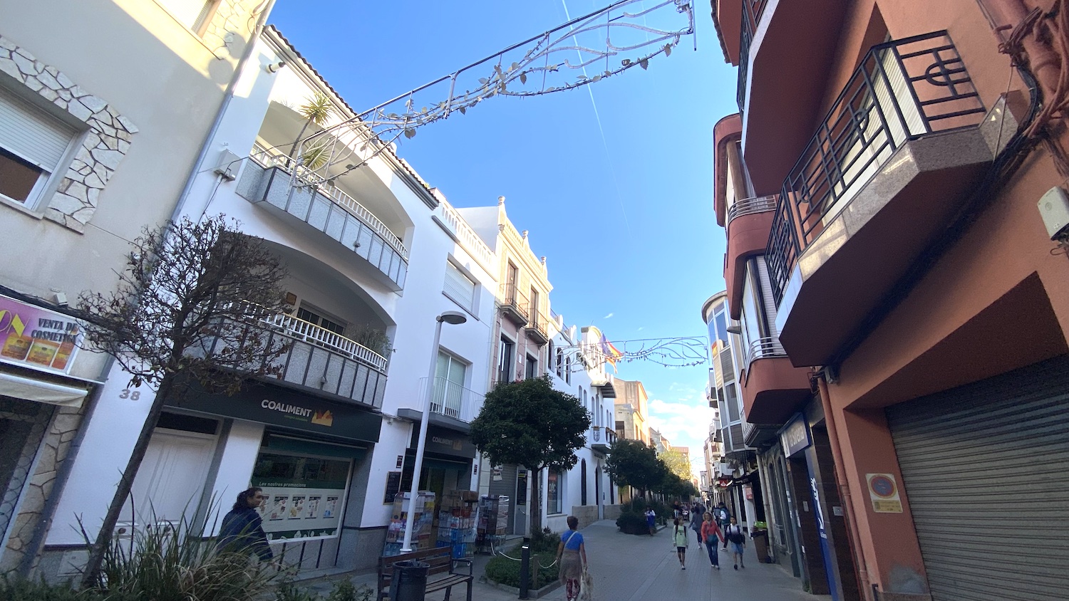 Comencen a col·locar els llums de Nadal, que s'encendran el 26 de novembre