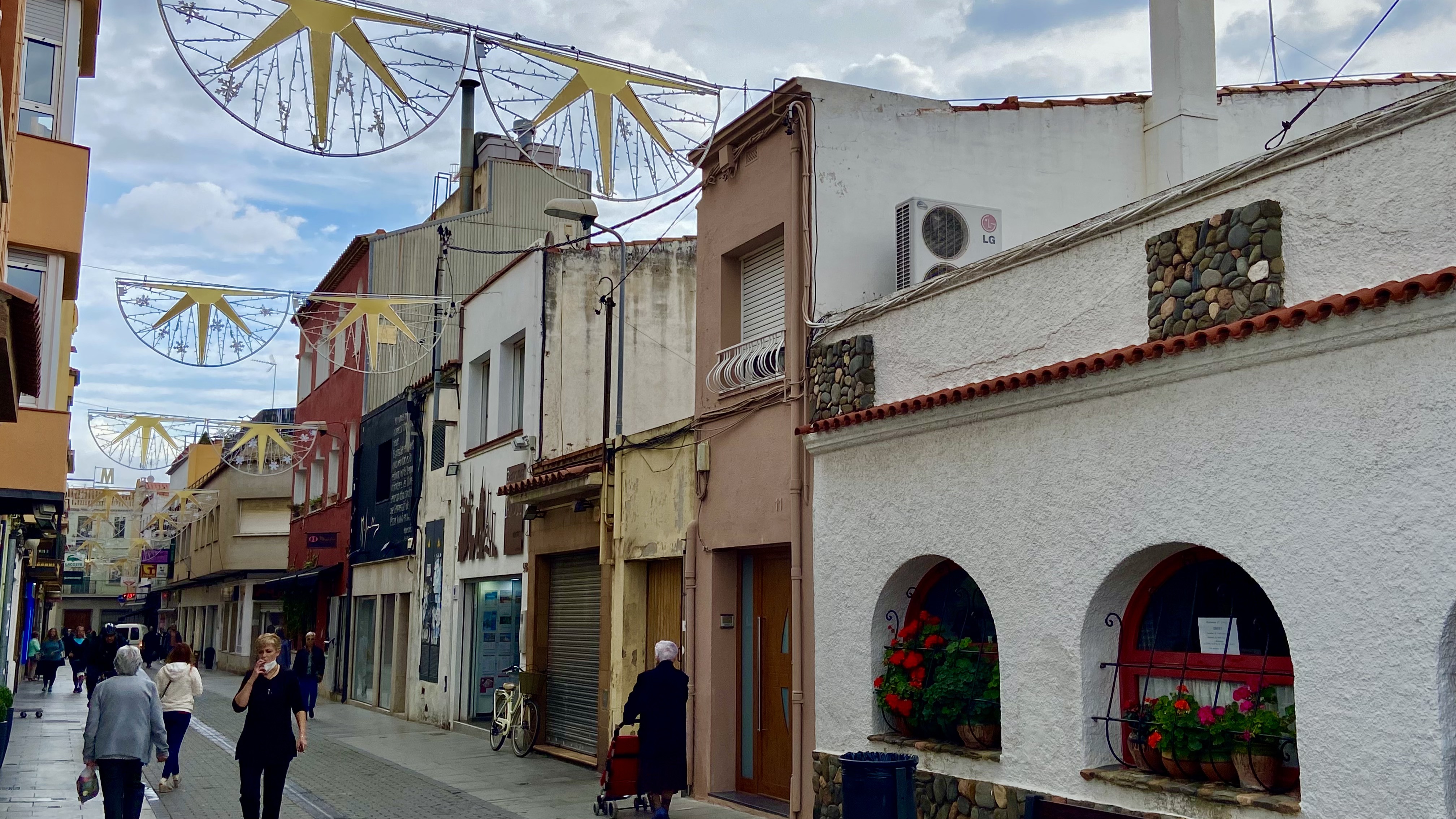 Comencen a col·locar els llums de Nadal, que s'encendran el 27 de novembre