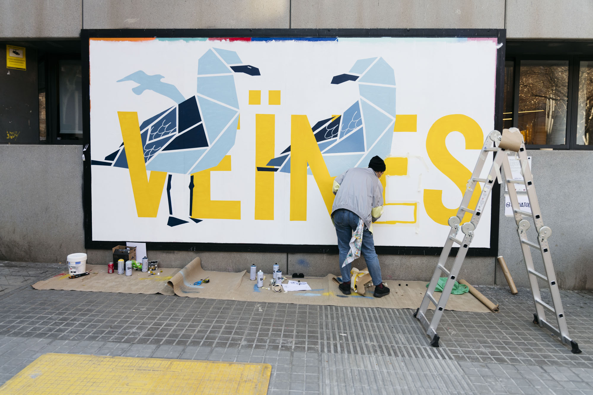 Dos tallers creatius amb artistes perquè els joves puguin idear com serà el mural i el mobiliari del futur Espai Jove