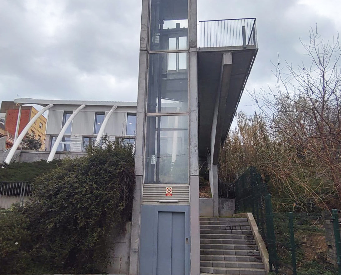 L'ascensor que uneix el Parc Francesc Macià amb el Centre Cívic ja torna a funcionar