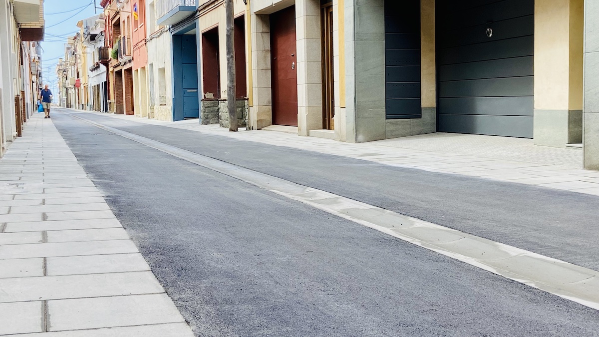 Finalitzen les obres de millora del carrer de Maó i les del Caporal Fradera estan pendents de la senyalització viària