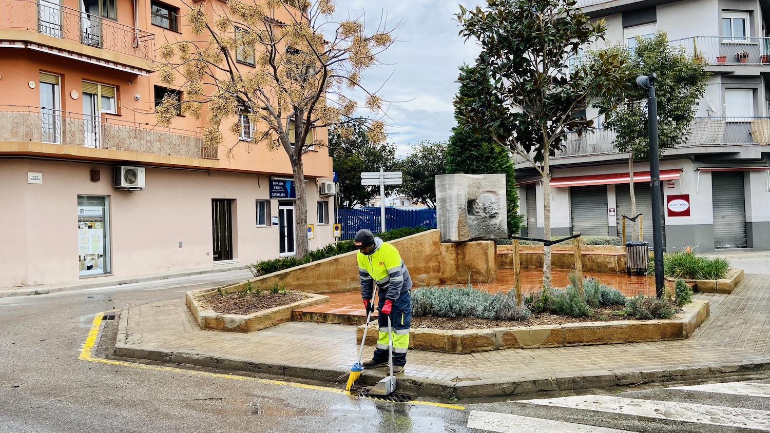 La plaça Joaquim Ruyra es convertirà en una rotonda i el carrer Llibertat canviarà de sentit de circulació