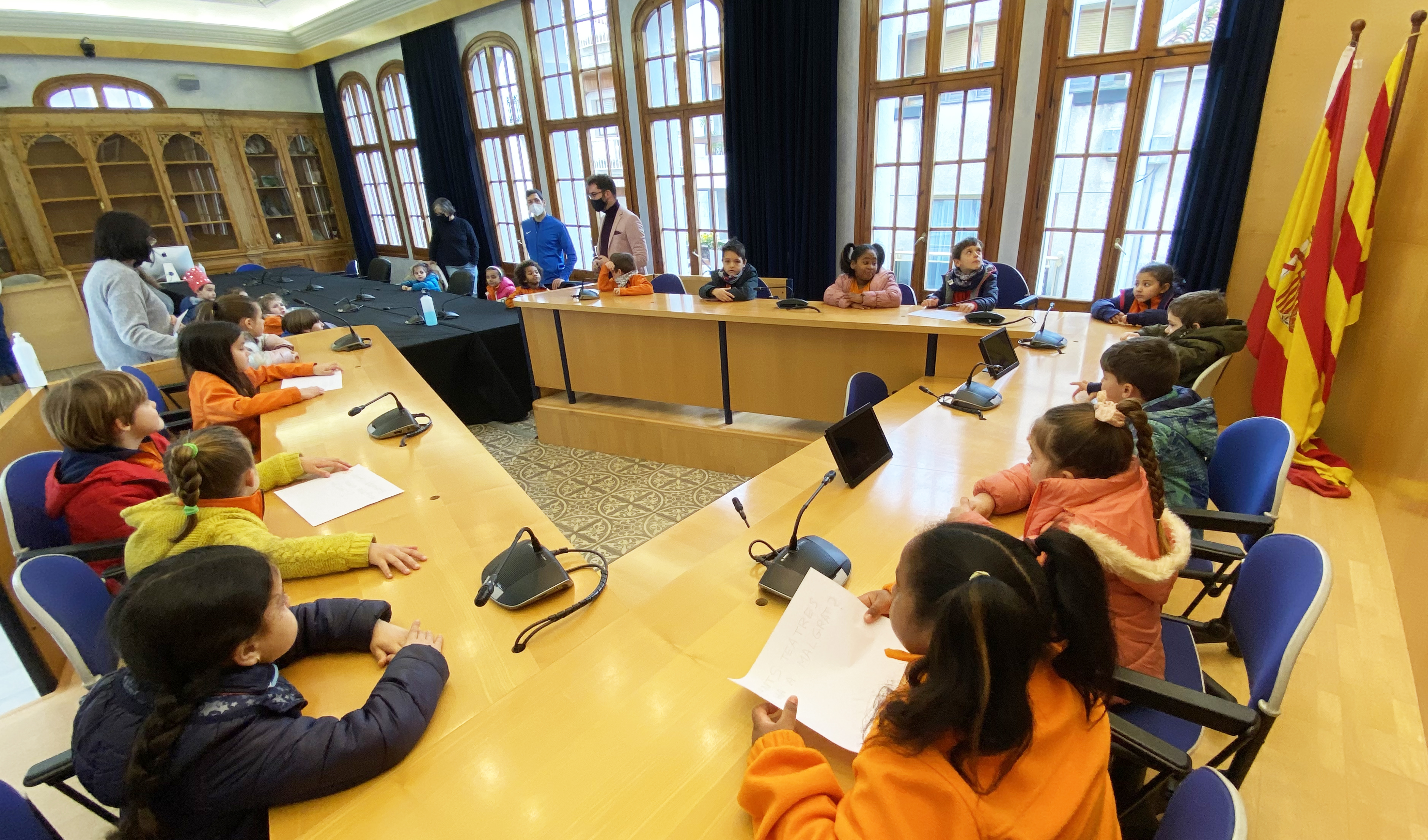 Alumnes de P5 de l'escola Montserrat visiten l'Ajuntament 