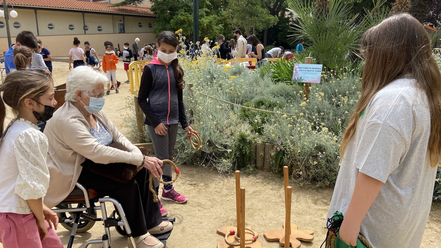 Totes les escoles participen un any més en el projecte intergeneracional entre gent gran i mainada