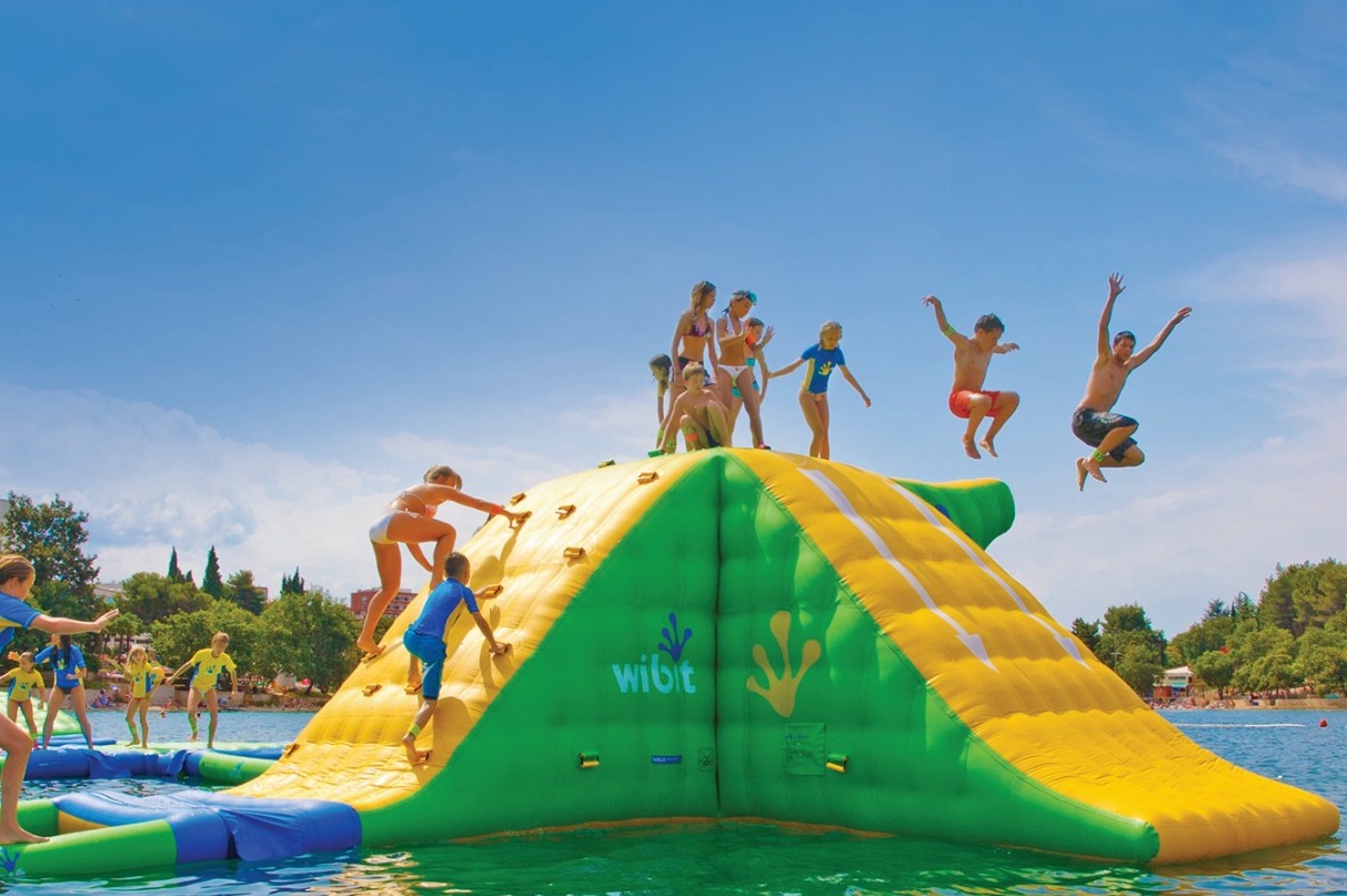 El parc aquàtic inflable de la Platja de l''Astillero' serà gratuït unes hores el 16 d'agost