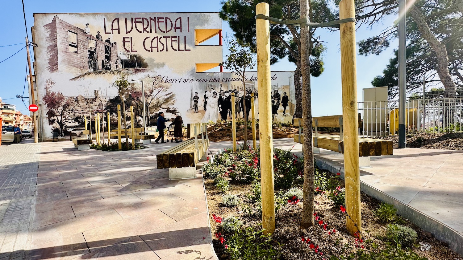 Acabades les obres de la plaça de l'Espai Parlament entre la Verneda i el Castell